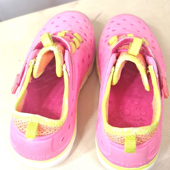 Girl's Pink Water Shoes - Picture 6 of 8